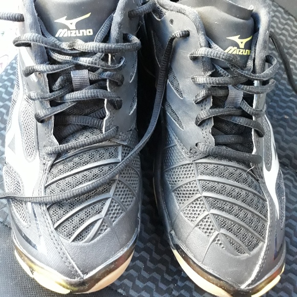 Mizuno volleyball shoes Sz 8.5 - Picture 1 of 5